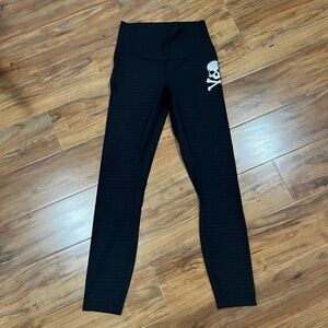 Rare Lululemon Size 4 Skull & Crossbones Leggings – High-Rise & Black Patterned